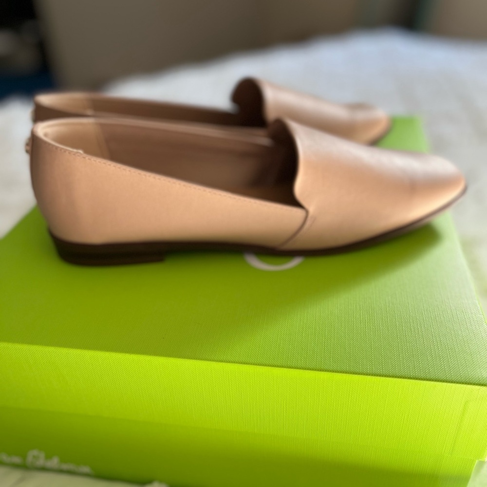 Chaps Women's Ameillia Faux Leather Loafers Size 10 NWOT Neutral Minimalist Chic - Picture 9 of 12